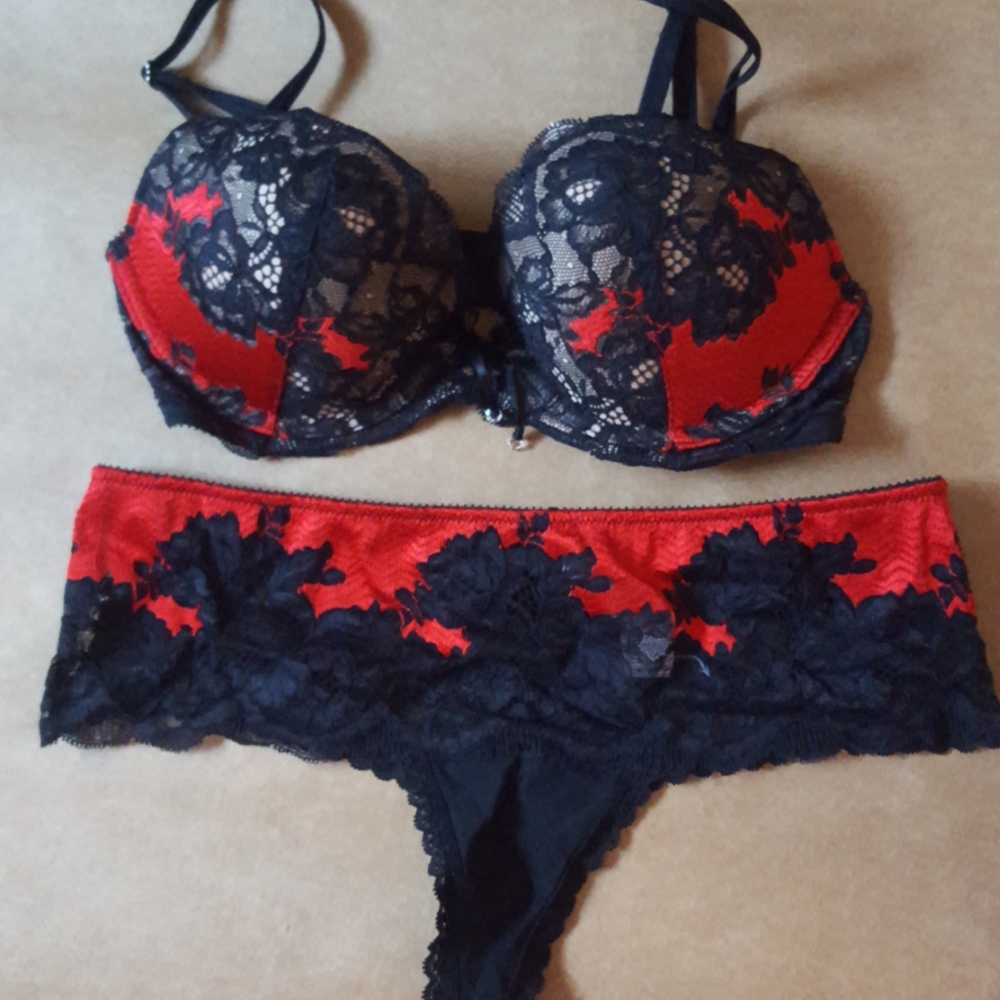 Victoria's secret very sexy push up 34B medium